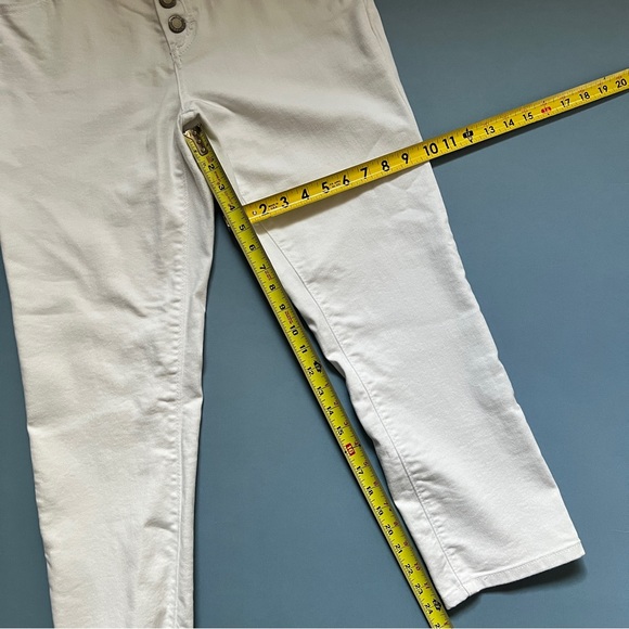 Simply Vera Wang Mid Rise Button Fly Capri Jeans - Picture 13 of 13